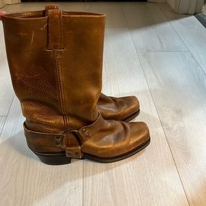 Mens leather Frye boots.